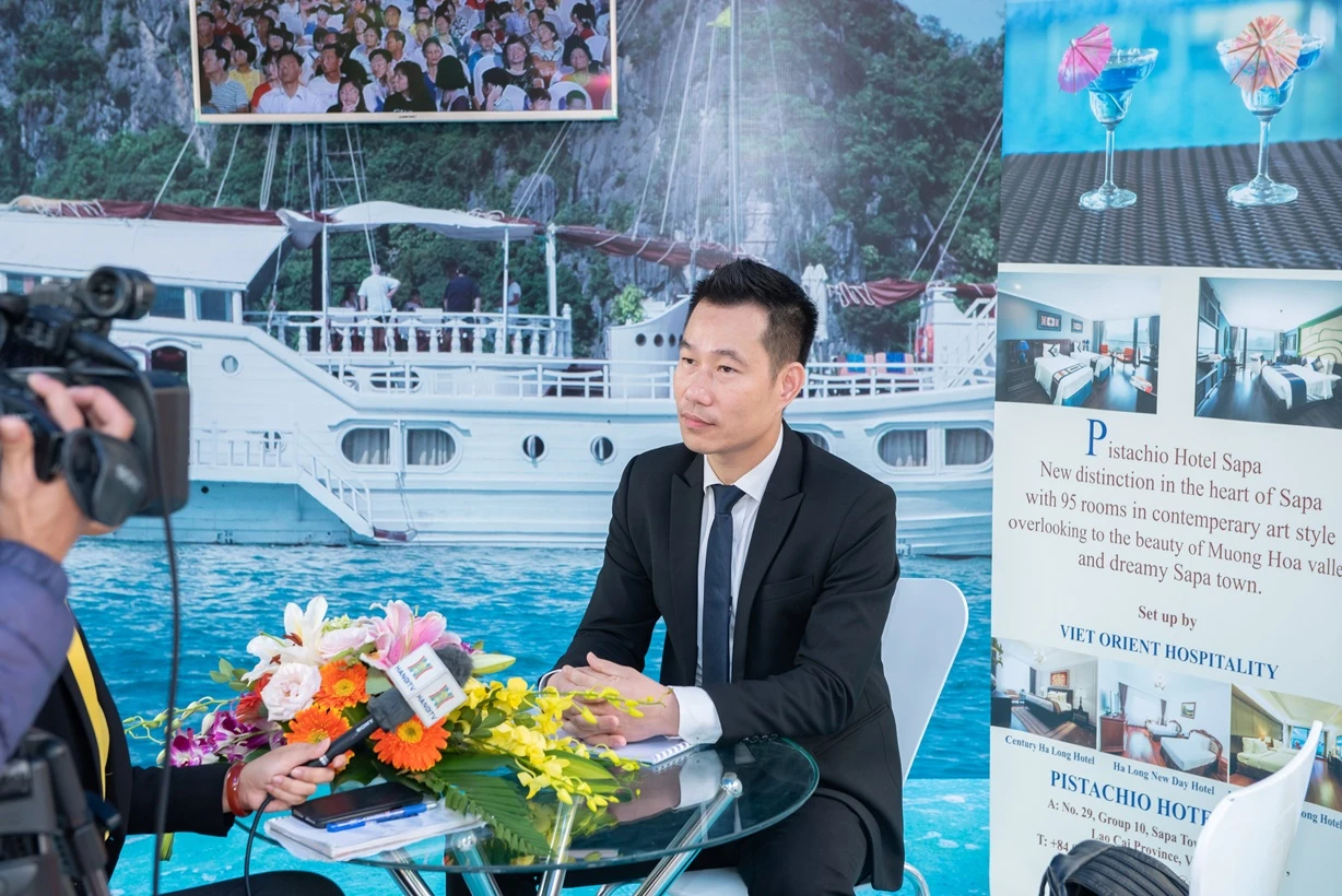 Fanpage ma lộng hành mùa du lịch: Đừng tin vào tích xanh hay lượt theo dõi