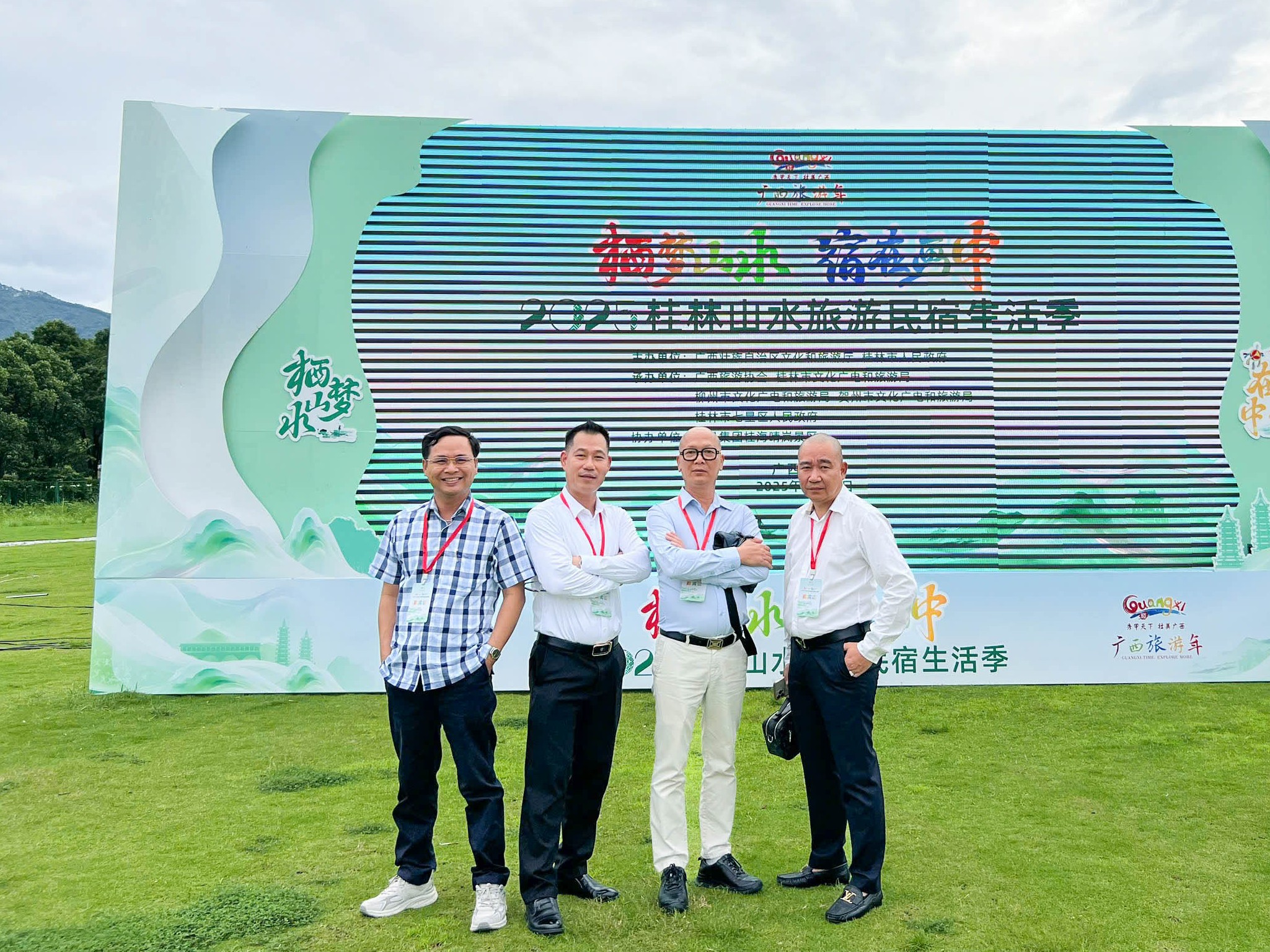 CEO VIET ORIENT HOSPITALITY ĐẠI DIỆN HIỆP HỘI DU LỊCH HÀ NỘI THAM DỰ SỰ KIỆN MÙA LỄ HỘI DU LỊCH HOMESTAY PHONG CẢNH QUẾ LÂM 2025